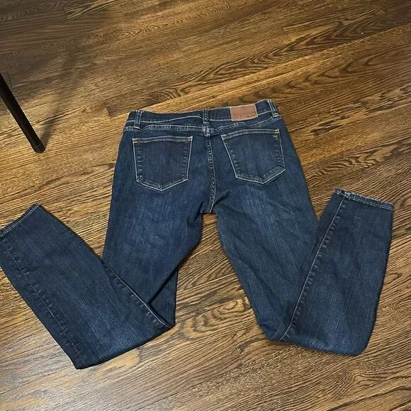 Madewell Skinny Jeans in a dark wash - Size 27 - Picture 6 of 7